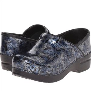Dansko Women’s Prof Silver/Blue Tooled Mule